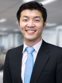安井健二